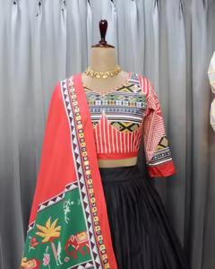 Presentamos la exclusiva colección Navratri Festival con impresionante seda impresa Lehenga Choli para un aspecto elegante - Product Image 4