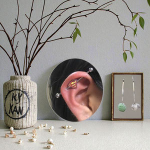 Acero inoxidable Industrial Barbell Oreja Andamio Barbell <span class=keywords><strong>Superman</strong></span> Logo Cartílago Oreja Piercing Moda Joyería del cuerpo - Product Image 6