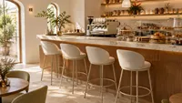 Tabouret de bar en tissu au design moderne et populaire, chaises de bar en métal doré (BC-166)