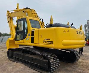 Excavadora Usada Fuel-Smart PC220-7 – La Fiabilidad de Komatsu con Menores Costos (Una opción sencilla para compradores preocupados por su presupuesto) - Product Image 2