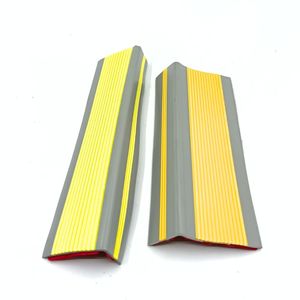 Profilé de nez de marche en <span class=keywords><strong>PVC</strong></span> en forme de L, antidérapant, résistant à la chaleur, auto-adhésif, de protection, extrudé et découpé, personnalisé par le fabricant - Product Image 5