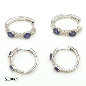 Pendientes de oro blanco de 14 quilates con zafiro (ovalado) de 0,97 quilates y diamante blanco (redondo) de 0,27 quilates - Product Image 2