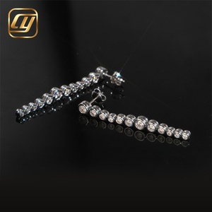 Boucles d'oreilles pendantes en argent 925 avec moissanite sertie clos et diamants linéaires - Product Image 2