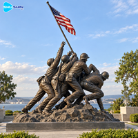 Sculpture patriotique en bronze d'un groupe levant le drapeau, moulée à la cire perdue, art commémoratif personnalisé pour musée, place publique, espace civic