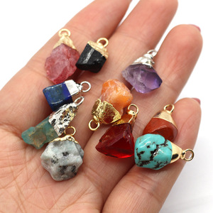 Charmes en pierre naturelle brute |   Pendentifs en pierres précieuses colorées brutes plaqués or 18 carats, 10x25mm, pour la fabrication de bijoux DIY - Product Image 4