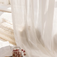 Rideaux en voile blanc motorisés ZSTARR Designs, textiles de maison élégants et luxueux pour hôtels, utilisation pour les fenêtres.
