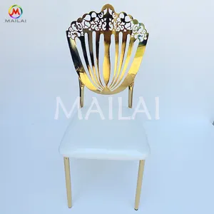 Galvanizado brilhante ouro empilhando cadeiras e mesas para decoração e casamentos