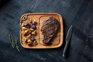 Piatti di bistecca con canale di succo di legno tavola di bistecca Set di tagliere di Acacia per servire a casa mangiare carne - Product Image 6