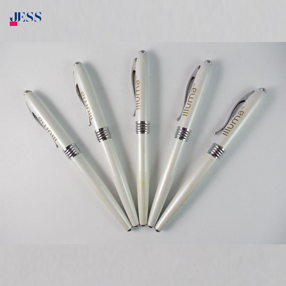 สีขาวมุก