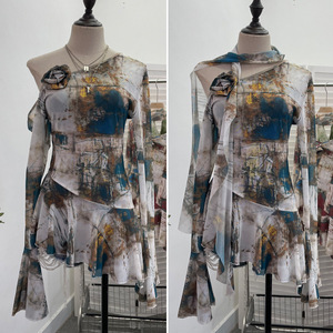 <span class=keywords><strong>T</strong></span>-<span class=keywords><strong>shirt</strong></span> à manches évasées Guns Roses pour femmes avec écharpe à ourlet à volants Top en maille à coupe ajustée Tissu tricoté à séchage rapide comprenant un <span class=keywords><strong>bandeau</strong></span> - Product Image 2
