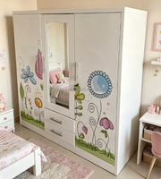 Armoire de chambre moderne autoportante à trois portes coulissantes en acier imprimé sur mesure, grande capacité, assemblage amovible