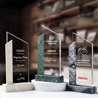 Honor Marble Crystal Trophy Personnalisé Commémoratif K9 Gravure Crystal Trophy Plaque Award for Gift