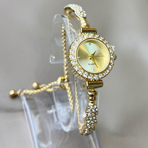 Nouvelle Arrivée 2026 : <span class=keywords><strong>Montre</strong></span> à Quartz pour <span class=keywords><strong>Femme</strong></span> avec Strass Colorés et Cadran <span class=keywords><strong>Fin</strong></span>, <span class=keywords><strong>Bracelet</strong></span> Ajustable à Positionnement Libre - Product Image 6