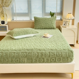 Toptan Yeni Tasarım Nefes Alabilen Yumuşak Peluş Kışlık Yatak Örtüsü Çarşaf Koruyucu Sade Stil Yatak Paspası - Product Image 5