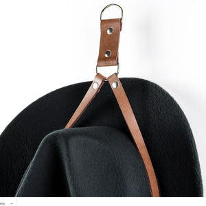 ที่แขวนหมวกยีนส์กลางแจ้งแบบหนังพร้อมเชือกเก็บของ ไม่ต้องเจาะ - Product Image 2