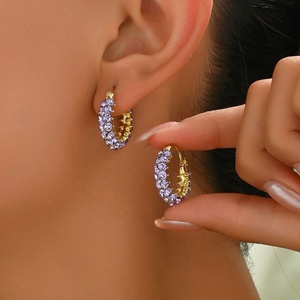 Boucles d'oreilles créoles tendance Europe et États-Unis, incrustées de zircon, au design géométrique affirmé pour femme, ensemble assorti - Product Image 6