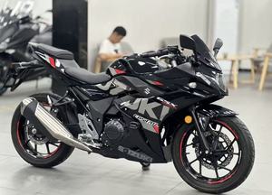 Moto Usata Suzuki GSX250, Moto Sportiva Entry-Level con Carenatura Completa e <span class=keywords><strong>Carrozzeria</strong></span> Aggressiva, Moto a Benzina - Product Image 2