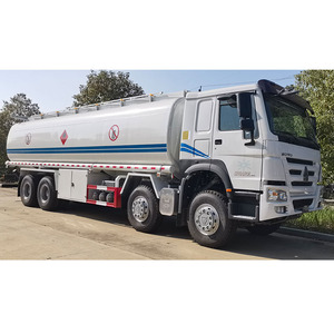 Autocisterna per Petrolio da 400 CV, Capacità 80000 Litri, Camion Cisterna Sinotruck 8x4 in Vendita - Product Image 3