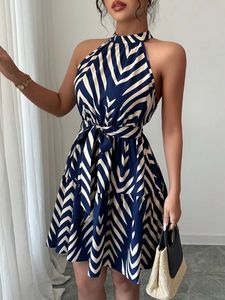 ชุดเดรสทรงเอแบบผูกคอสำหรับผู้หญิง ชุดเดรสปาร์ตี้ฤดูร้อนลายพิมพ์ดิจิทัล ชุดมินิเดรสลายทางแบบต่อผ้า ชุดลำลองสำหรับผู้หญิง - Product Image 3