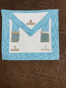 Delantal Masónico de Ex-Maestro Masón de la Logia Azul con Bordado Personalizado, Diseño 3D, Chenilla Negra, Cordón Trenzado Dorado, Borlas y Cinturón Extensor - Product Image 4