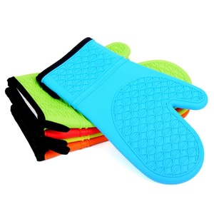 Gants de four longs en silicone résistants à la chaleur, à rayures ondulées, noirs, pour une utilisation en cuisine - Product Image 3
