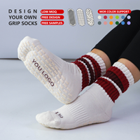 Fabricant de chaussettes antidérapantes avec logo personnalisé, chaussettes en coton tricoté confortables, chaussettes de yoga et de pilates pour intérieur, chaussettes antidérapantes pour sol