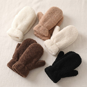 Mitaines en fausse fourrure Uggfluff pour femmes, longueur poignet, sans doigts, doublées de sherpa, mitaines convertibles en gants - Product Image 4
