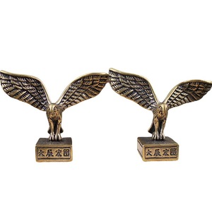 Ornement en laiton en forme d'aigle, 2 pièces, décoration de bureau traditionnelle, cadeau pour la décoration de bureau, thème Grande Ambition - Product Image 5