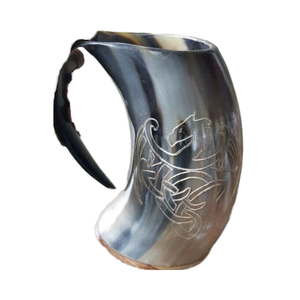 Chope à bière authentique de style viking en corne de bœuf, écologique, polie, artisanale, rustique, à thème animalier et nautique - Product Image 1