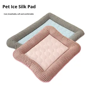 Cama Refrescante de Seda de Hielo para Perros y Gatos, Alfombra de Cama para Mascotas de Viscosa Suave y Refrescante: Sensación de Seda de Hielo y Diseño a Rayas para Clima Cálido - Product Image 2