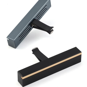 Difusor de Aromaterapia para Auto, Moderno y de Lujo, Diseño Sólido |   Ambientador de Aire para Auto, <span class=keywords><strong>Perfume</strong></span> para Interiores de Automóviles, de Aluminio Anodizado - Product Image 1