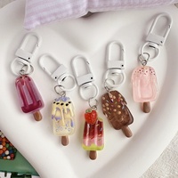 Porte-clés en résine, motif dessert d'été : crème glacée et bâtonnet glacé à la fraise, mini pendentif alimentaire, breloque de sac, cadeau pour femme au quotidien