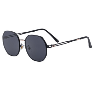 Lunettes de soleil pour femmes DG-98302, monture large, protection UV400, verres en PC, monture en plastique et métal, lunettes de soleil tendance, classe 2 - Product Image 5