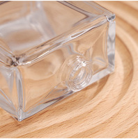 Flacon pulvérisateur carré en verre transparent de 100 ml avec col serti de 15 mm, atomiseur de parfum vide, bouchon rose marbré, boîte personnalisable avec logo