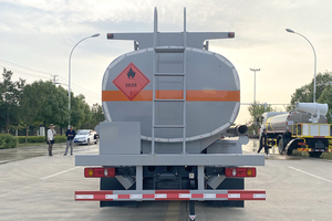 Nuevo Precio Bajo, Camión Cisterna CLW HOWO 4X2, 9 Metros Cúbicos, 165HP, Caja de Cambios Manual de 8 Velocidades para Transporte de Líquidos Combustibles - Product Image 5