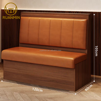 Stand en cuir PU + chaises de restaurant marron Atmosphère de salle à manger rétro et chaleureuse Cabine en bois Canapé Table Chaises en fer