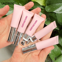 Baume à lèvres teinté rose vegan bio à marque privée avec embout métallique, hydratant et repulpant, effet gloss