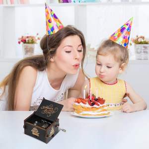 Boîte à musique, gravure à manivelle en bois avec <span class=keywords><strong>mélodie</strong></span>, cadeau de joyeux anniversaire pour maman/papa/fille/fils/femme/mari/ami - Product Image 3