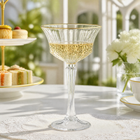 Flûte à champagne élégante à bord doré et nervurée, verre à cocktail sur pied en cristal blanc transparent pour banquets et dîners raffinés (vente en gros)