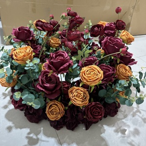 Centro de Mesa de Flores Artificiales Color Rojo Vino y Naranja de 60 cm, Personalizable y Exclusivo de GreenLife, para Decoración de Mesa de Comedor y Banquetes - Product Image 4