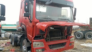 รถบรรทุกหัวลากมือสอง Sinotruk Euro2 ดีเซล 6x4 พวงมาลัยซ้าย HOWO 10 ล้อ รับน้ำหนัก 21-30 ตัน 371 แรงม้า กล้องมองหลัง 360 องศา - Product Image 4