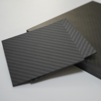 Plaque en fibre de carbone haute résistance, plusieurs épaisseurs, finition brillante ou mate, découpe CNC, perçage, usinage sur mesure pour pièces de drones et robots RC