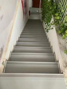 Revêtement de marche d'<span class=keywords><strong>escalier</strong></span> moderne en plastique <span class=keywords><strong>vinyle</strong></span> caoutchouc imperméable antidérapant ignifuge écologique pour escaliers - Product Image 5