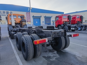 Camions lourds Beiben 2642 4x4 6x6 8x8 10/12 roues, neufs et d'occasion, conduite à gauche (LHD) et conduite à droite (RHD), châssis de camion de transport de marchandises sans carrosserie, à vendre - Product Image 6