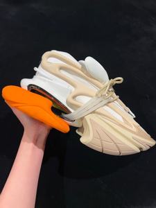 Chaussures de sport de loisirs en caoutchouc assorties pour hommes et femmes, chaussures de créateur de haute qualité avec talons épais pour les activités sportives - Product Image 4