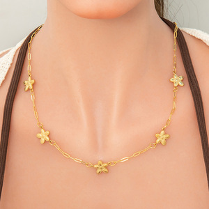 Collar de estrella chapado en oro de 18 quilates de acero inoxidable con diseño geométrico y cadena para clavícula para mujer - Product Image 1