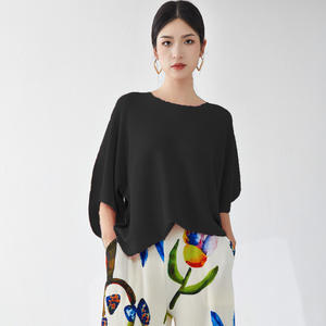 Nuevas Blusas de Moda Ecológicas con Pliegues Tejidos para Mujer de Talla Grande, Estilo Casual con Mangas de Murciélago, Cuello Redondo de Color Sólido - Product Image 3