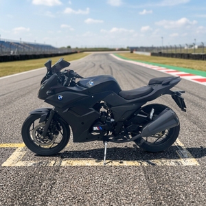Motocyclette à essence à deux temps BMiW GT d'occasion avec un moteur de 250 cm3, <span class=keywords><strong>moto</strong></span> <span class=keywords><strong>sportive</strong></span> d'occasion - Product Image 1