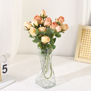 Ramo de Rosas Artificiales de 7 Cabezas con Bordes Quemados, Flores de Seda de Alta Simulación, Estilo Clásico para Decoración del Hogar y Bodas - Product Image 2