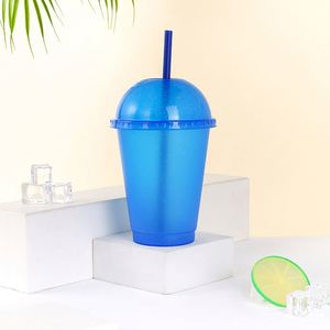 Vaso de PP con pajita de 500 ml, diseño de moda con tapa arqueada, para niños, para leche, té y bebidas, con purpurina multicolor, venta al por mayor - Product Image 4